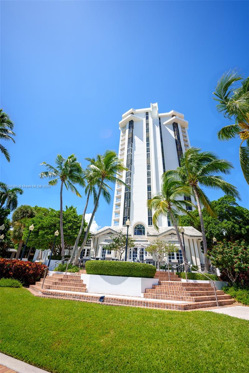 THE TOWERS OF QUAYSIDE CO - Residential