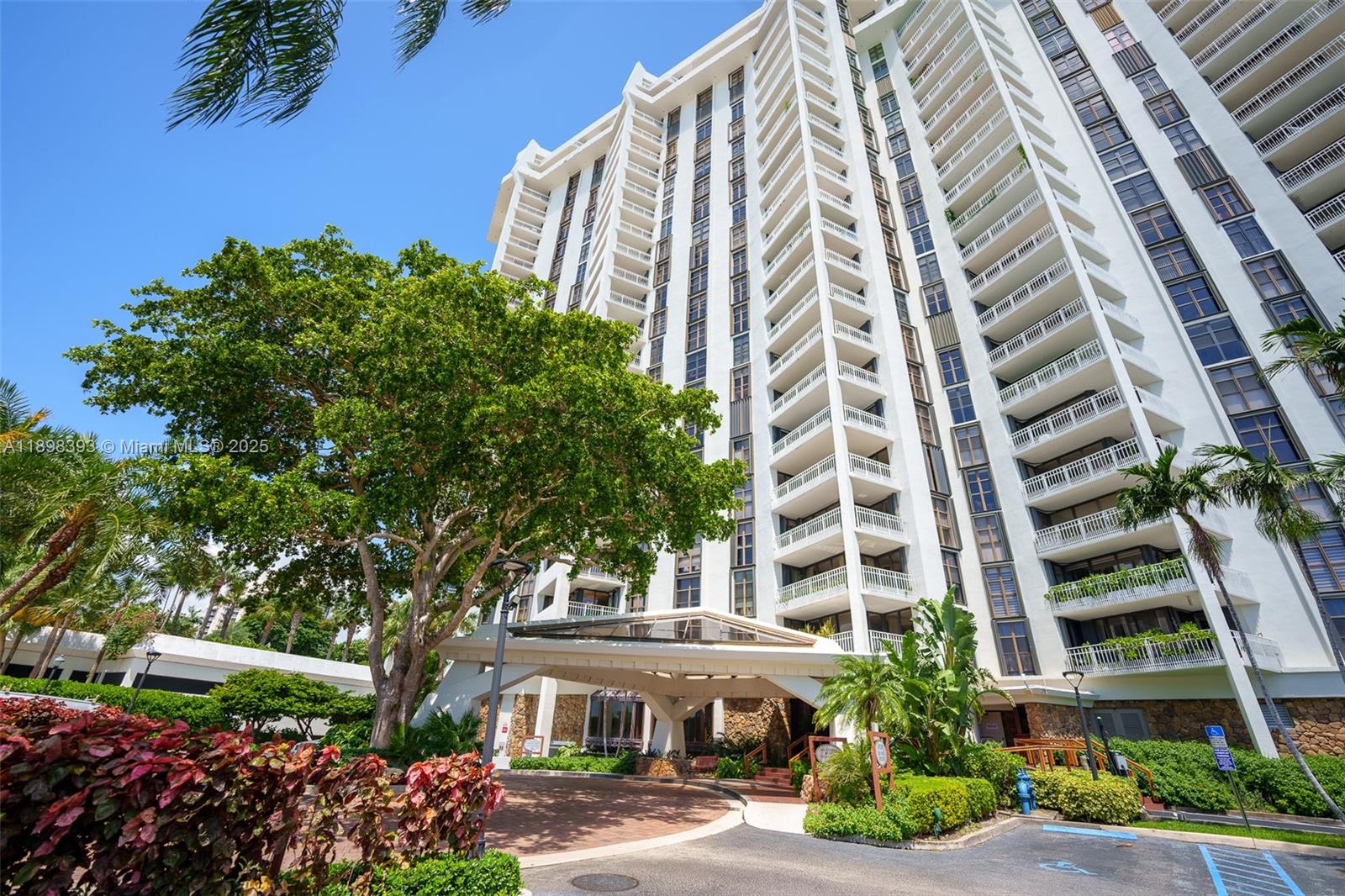 THE TOWERS OF QUAYSIDE CO - Residential