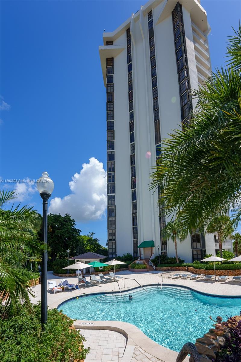 THE TOWERS OF QUAYSIDE CO - Residential