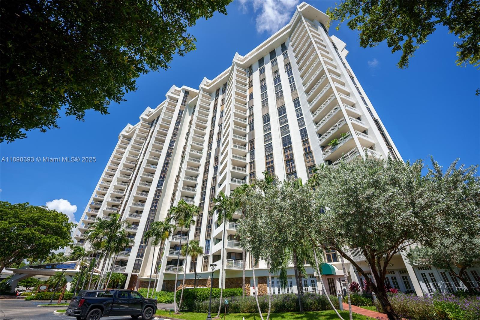 THE TOWERS OF QUAYSIDE CO - Residential