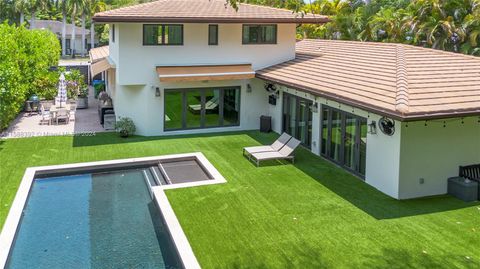 Single Family Residence in Miami FL 4700 Bay Point Rd Rd 47.jpg