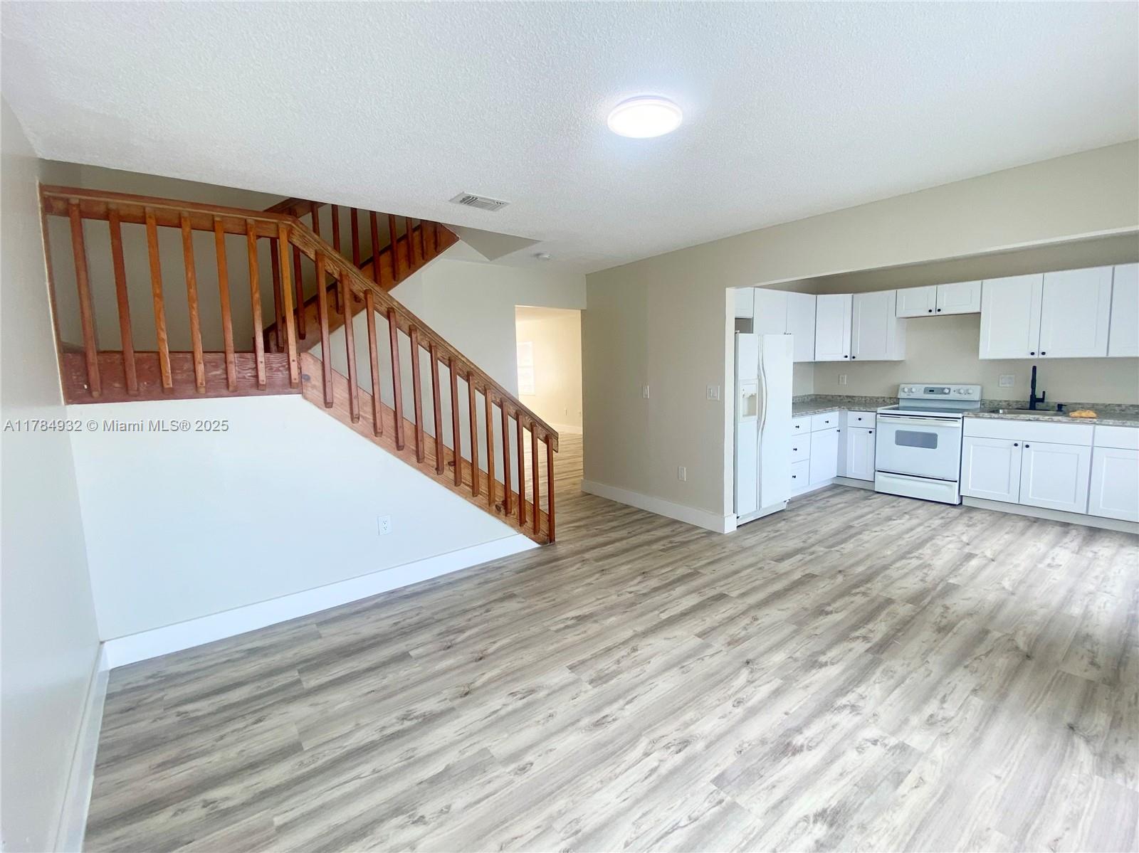 Rental Property at 2593 W 60th Pl 101-7, Hialeah, Miami-Dade County, Florida - Bedrooms: 4 
Bathrooms: 3  - $2,700 MO.