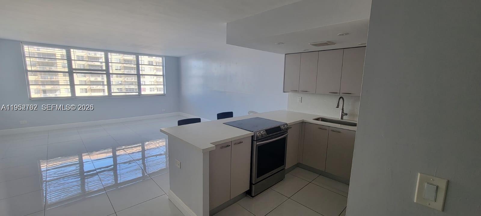 WINSTON TOWERS 100 CONDO - Residential