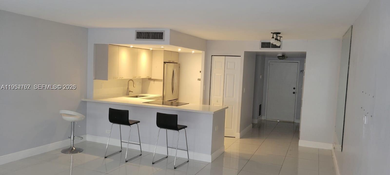 WINSTON TOWERS 100 CONDO - Residential