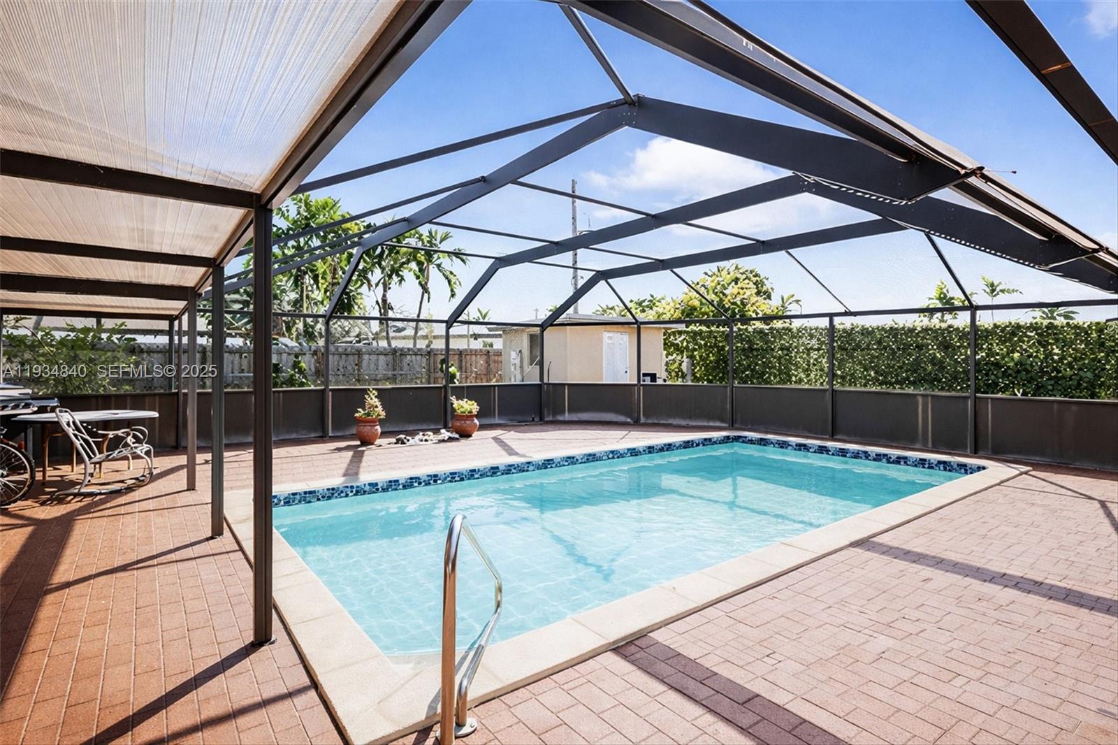 CORAL PARK ESTATES SEC 3 - Residential