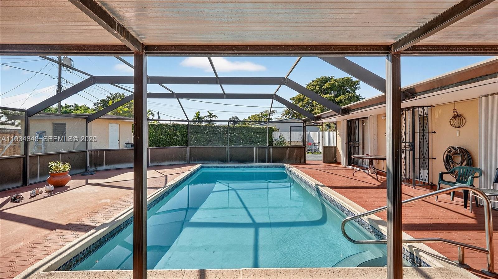 CORAL PARK ESTATES SEC 3 - Residential