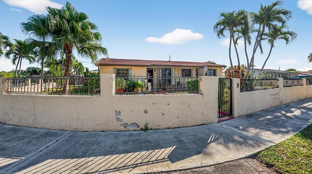 Photo of 1701 SW 92nd Pl, Miami, FL 33165 (MLS # A11934840)