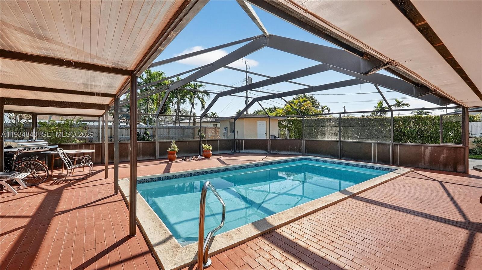 CORAL PARK ESTATES SEC 3 - Residential