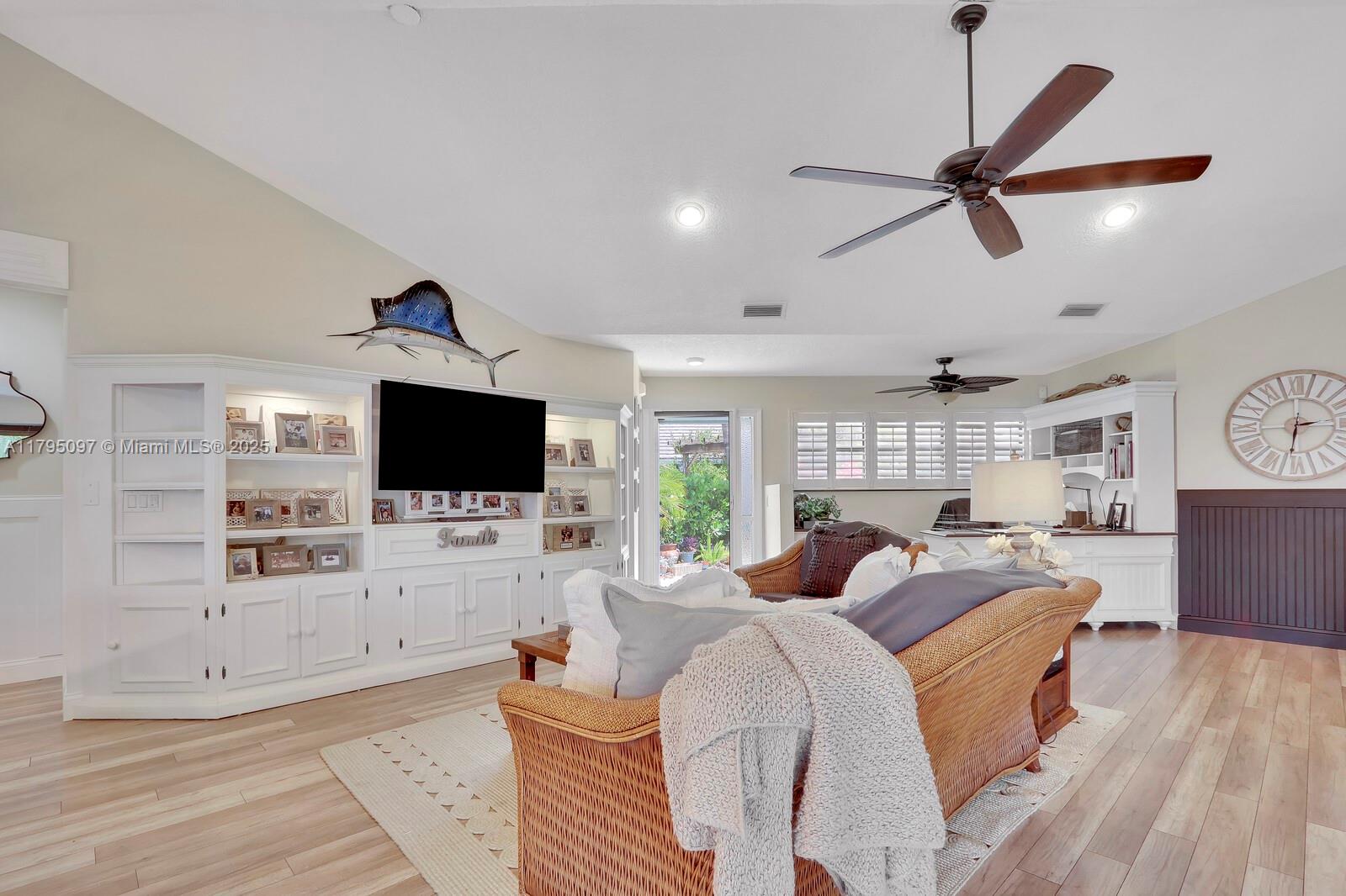 BELLA VISTA - Residential