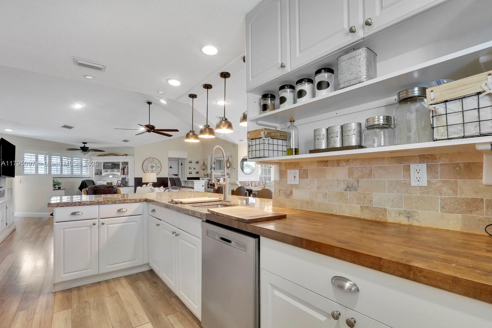 BELLA VISTA - Residential