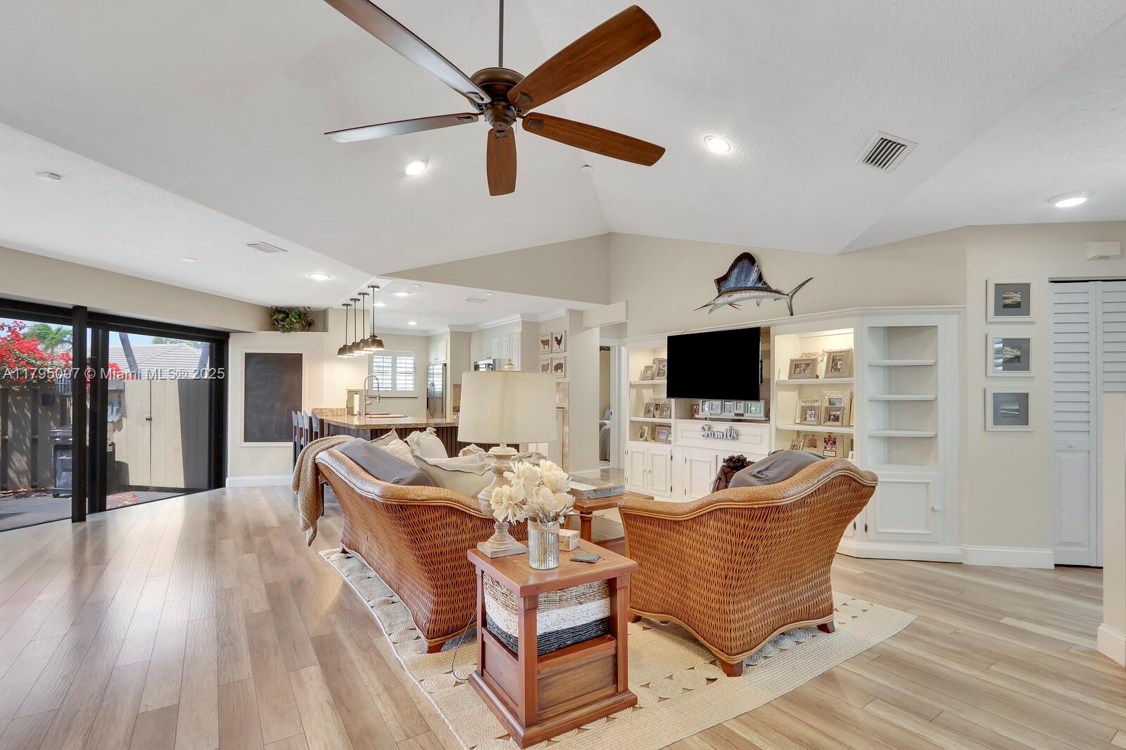 BELLA VISTA - Residential
