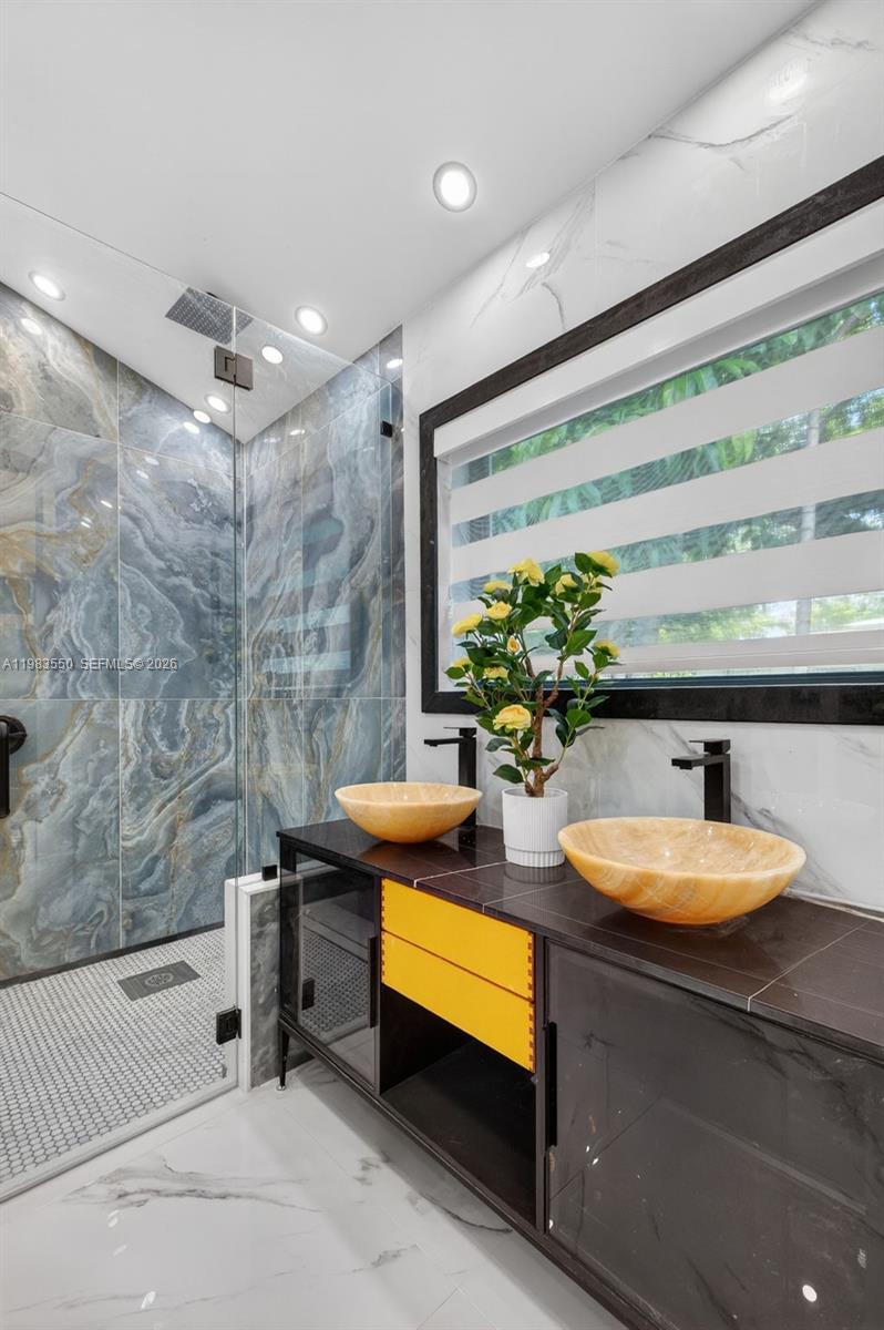 GRIFFINGS BISCAYNE PK EST - Residential