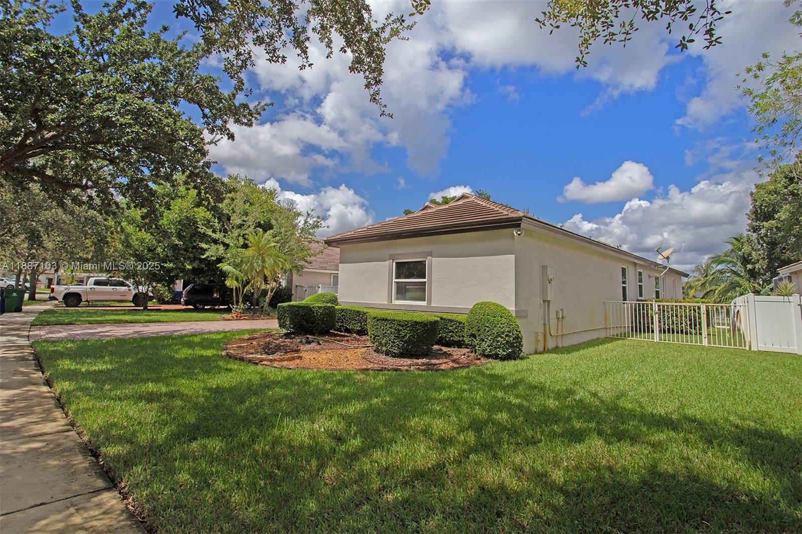 SUNSET LAKES PLAT TWO - Residential