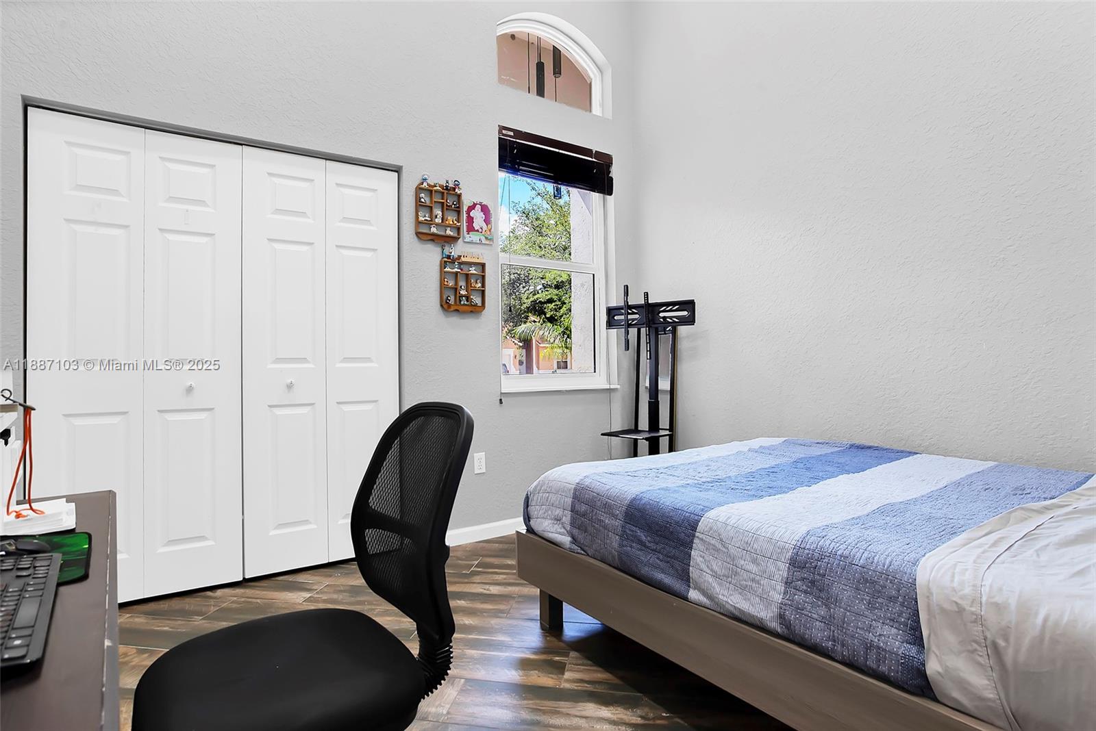 SUNSET LAKES PLAT TWO - Residential