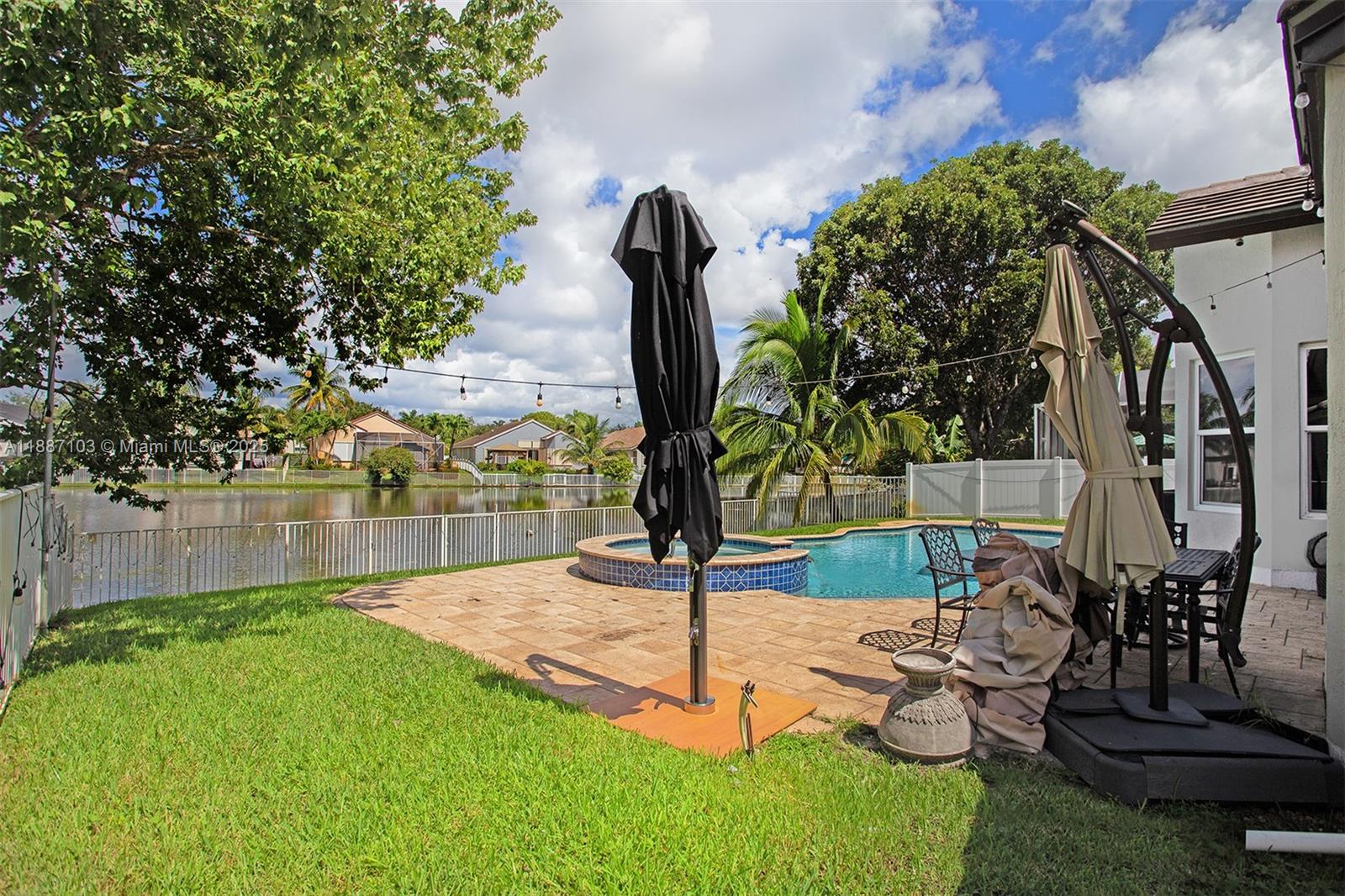 SUNSET LAKES PLAT TWO - Residential