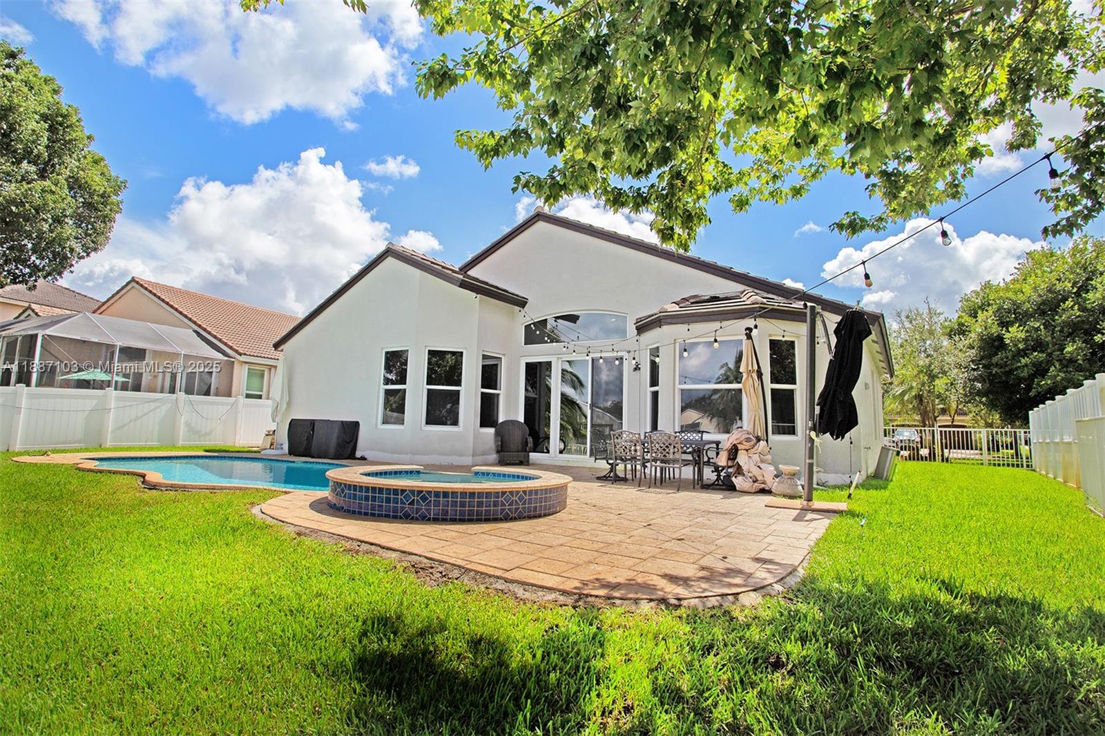 SUNSET LAKES PLAT TWO - Residential