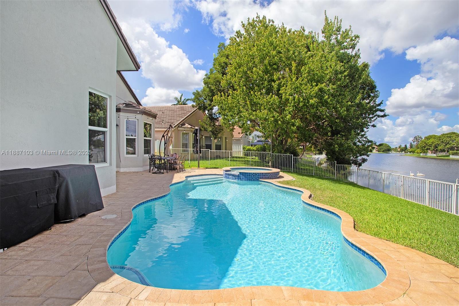 SUNSET LAKES PLAT TWO - Residential