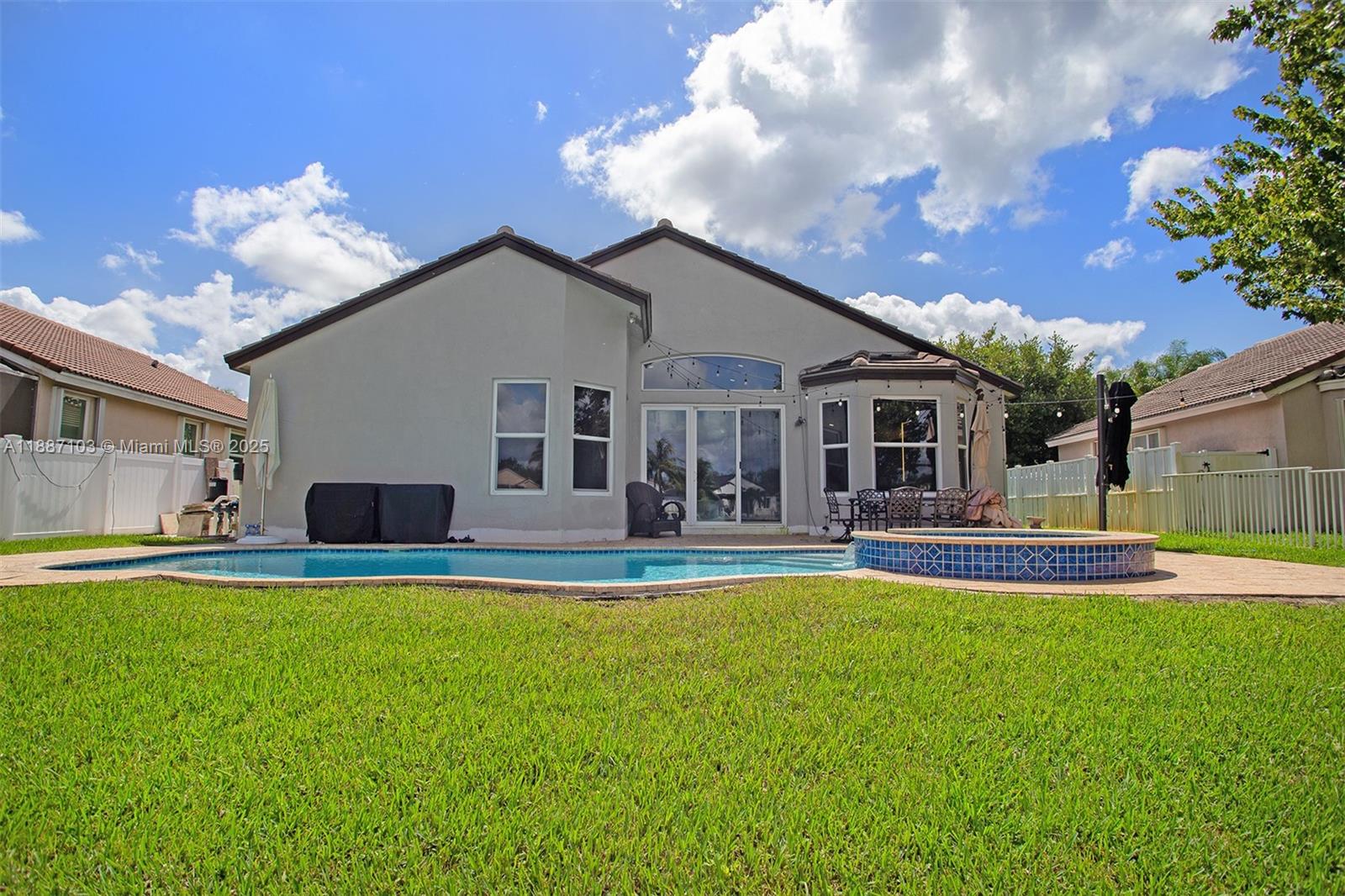 SUNSET LAKES PLAT TWO - Residential
