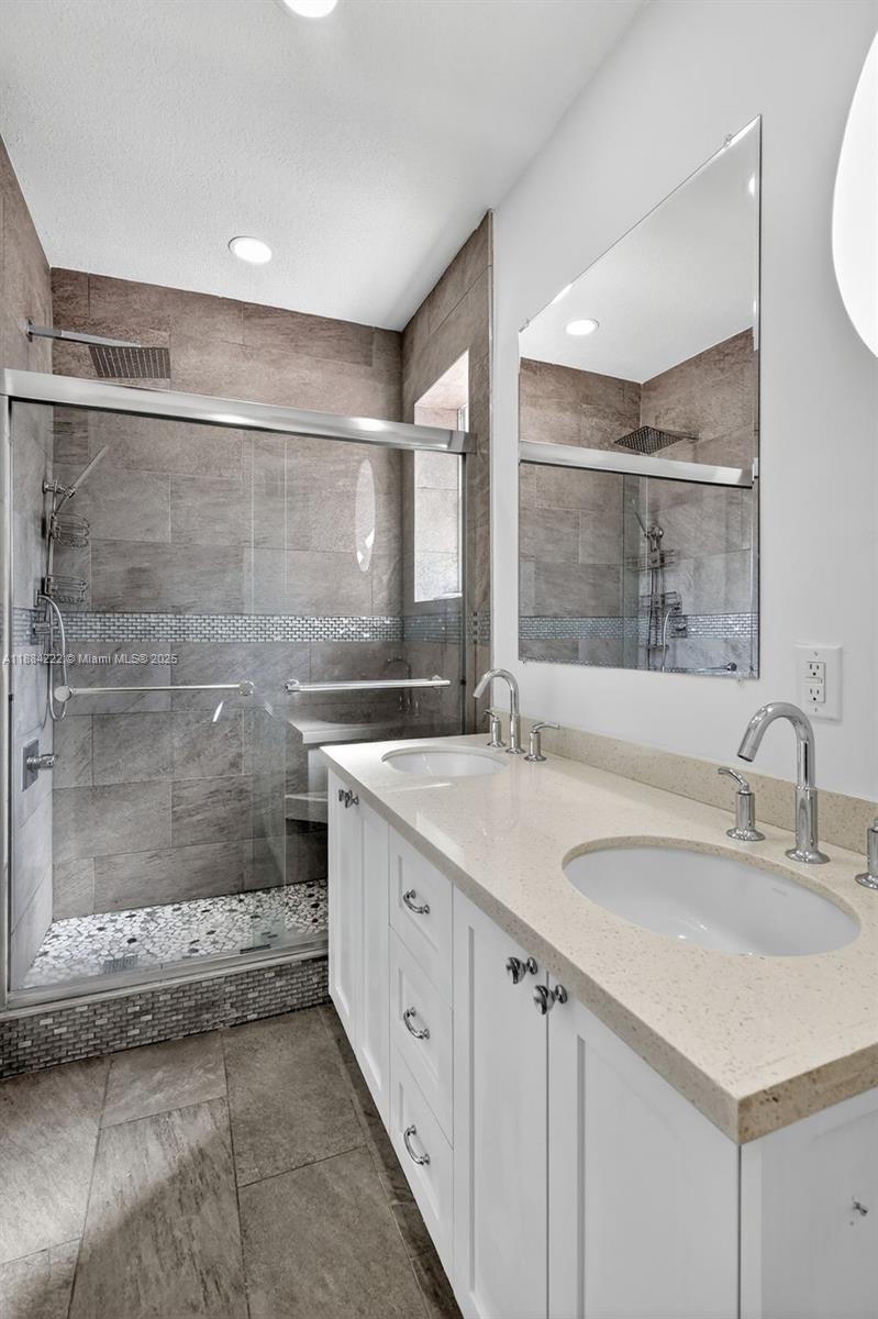 VILLA VIZCAYA CONDO - Residential Lease