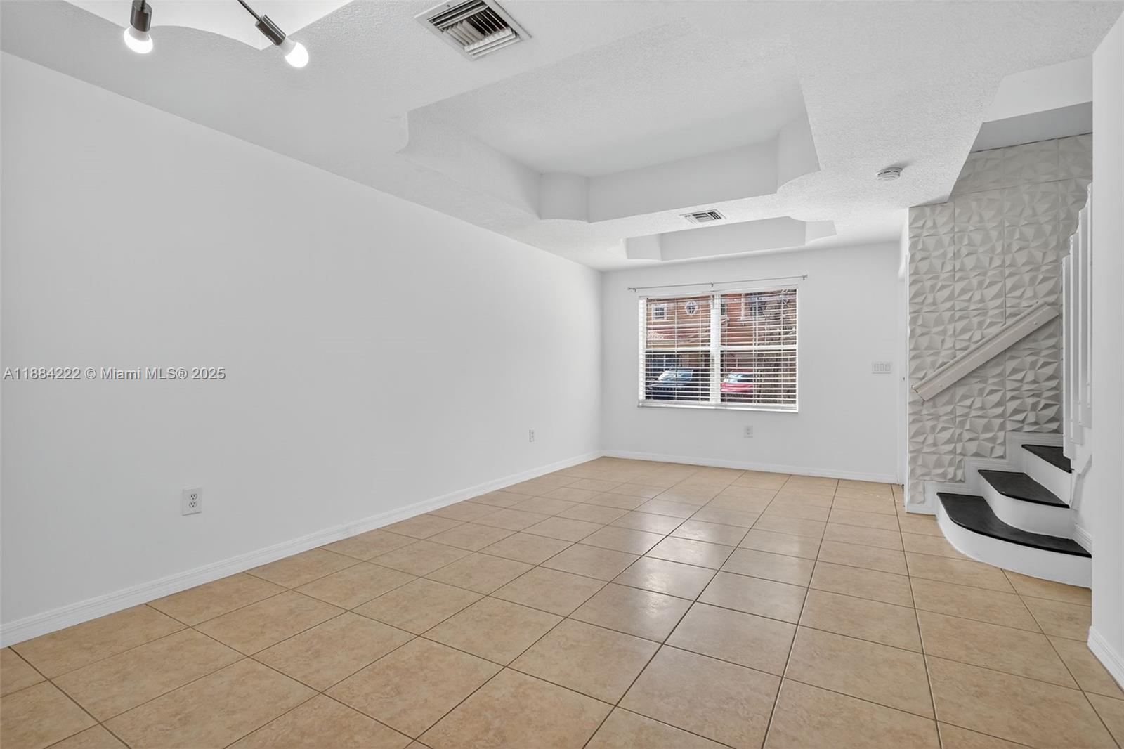 VILLA VIZCAYA CONDO - Residential Lease