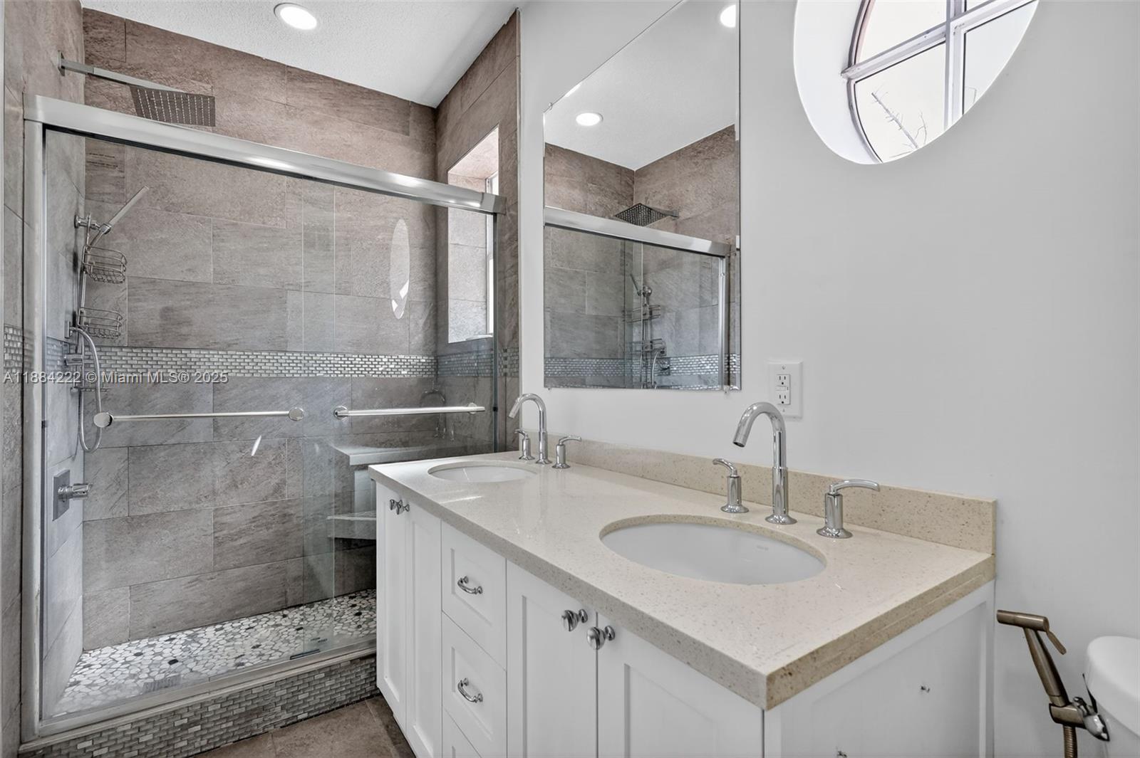 VILLA VIZCAYA CONDO - Residential Lease