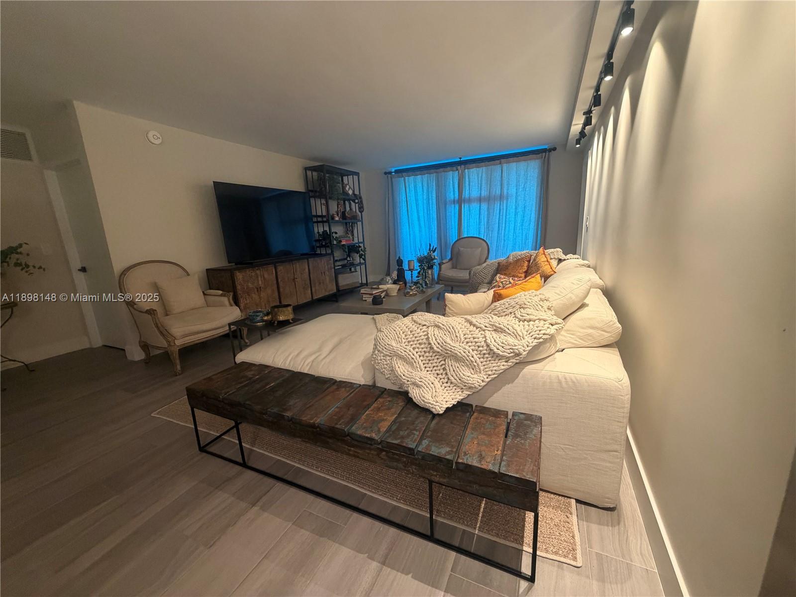 TOWERS OF KEY BISCAYNE CO - Residential