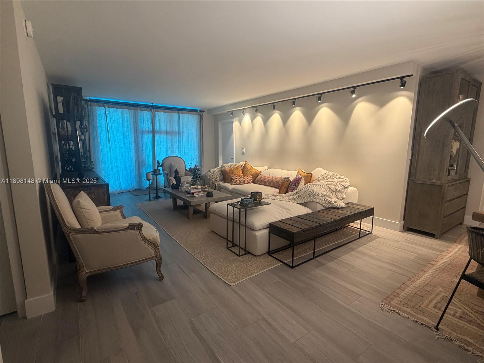 TOWERS OF KEY BISCAYNE CO - Residential