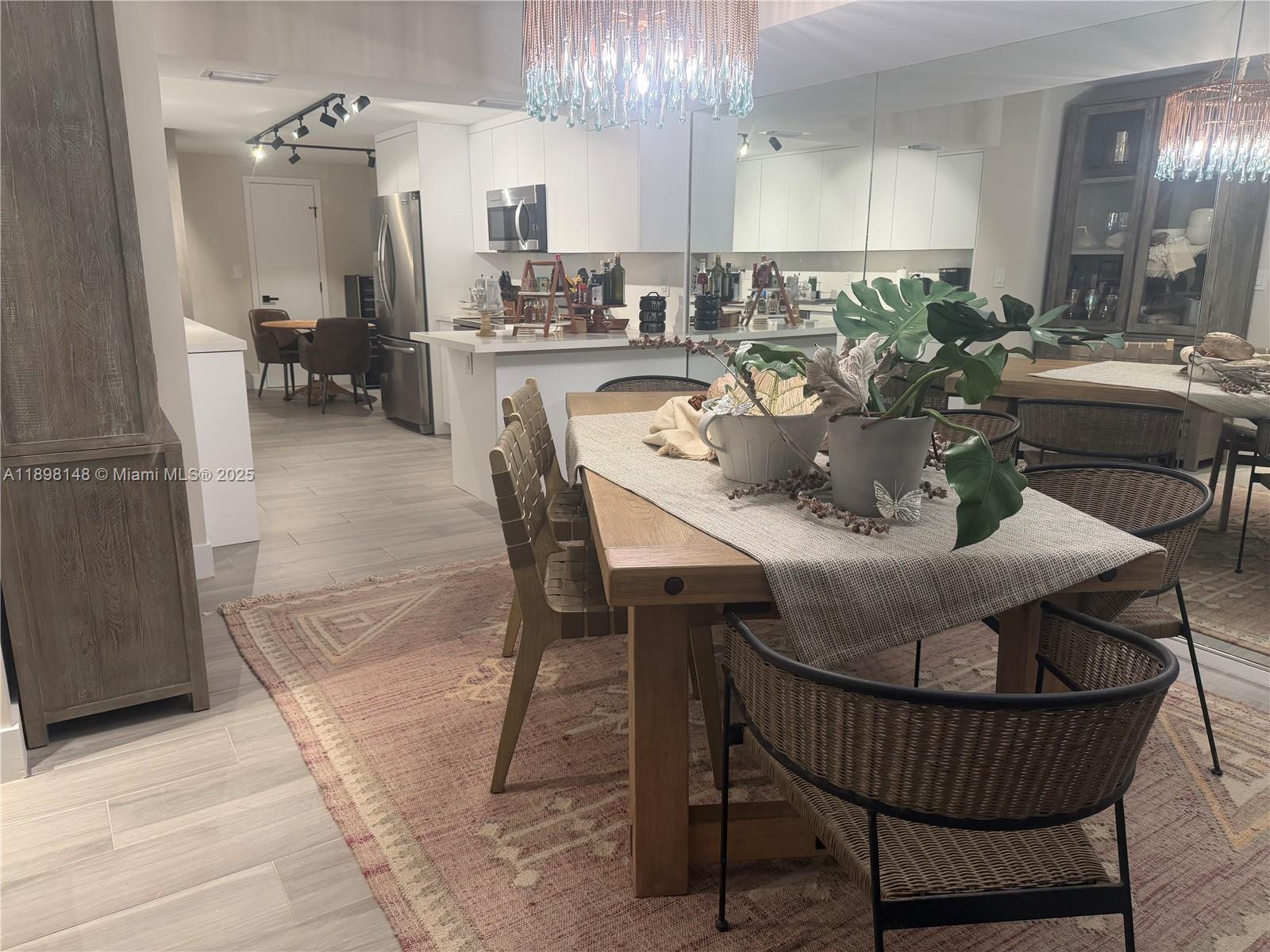 TOWERS OF KEY BISCAYNE CO - Residential