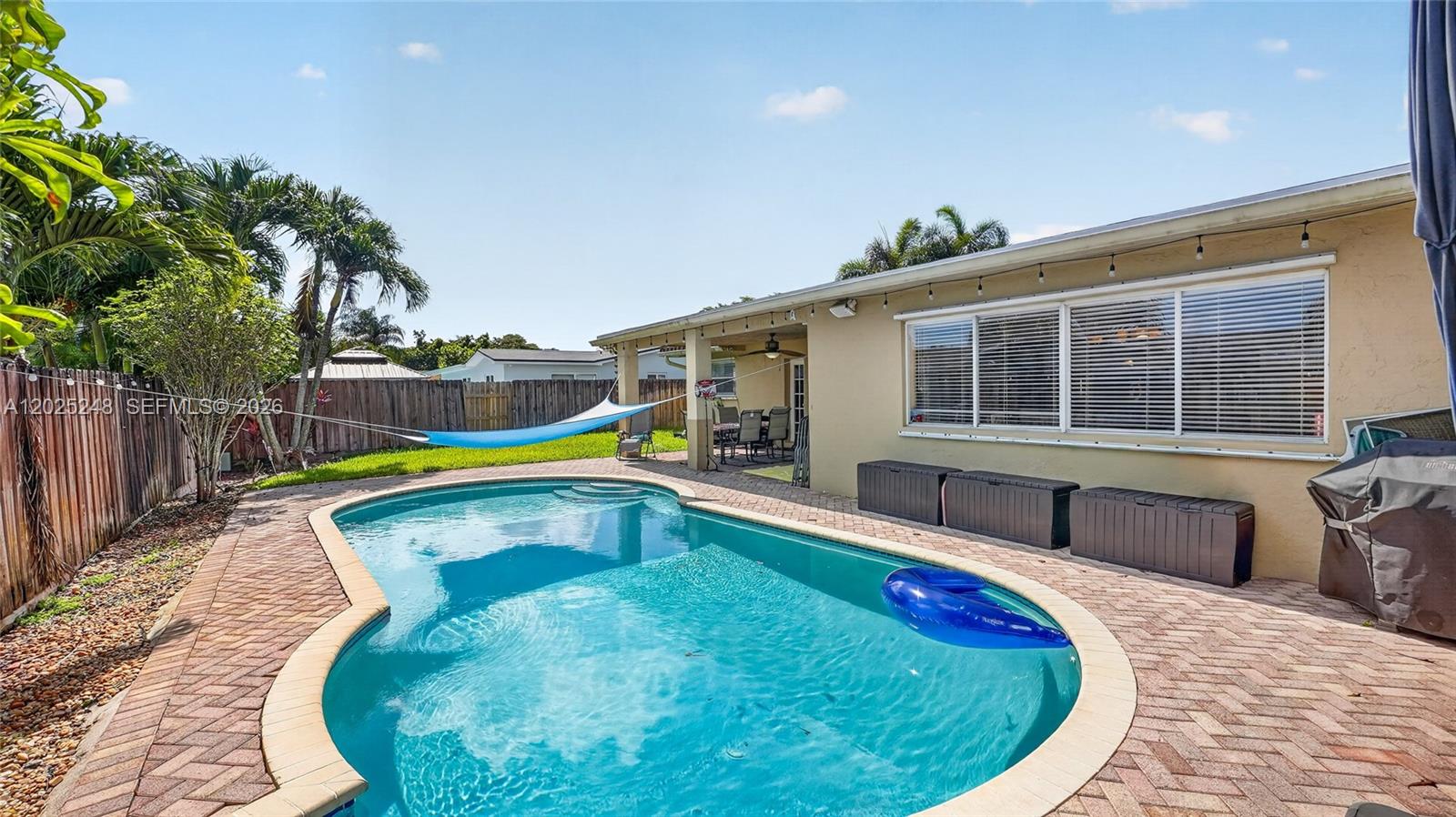 PEMBROKE LAKES SEC 1 - Residential