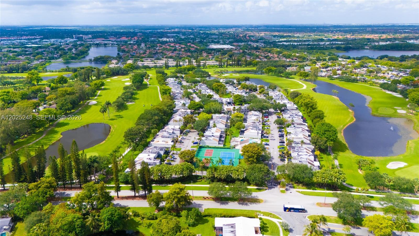 PEMBROKE LAKES SEC 1 - Residential