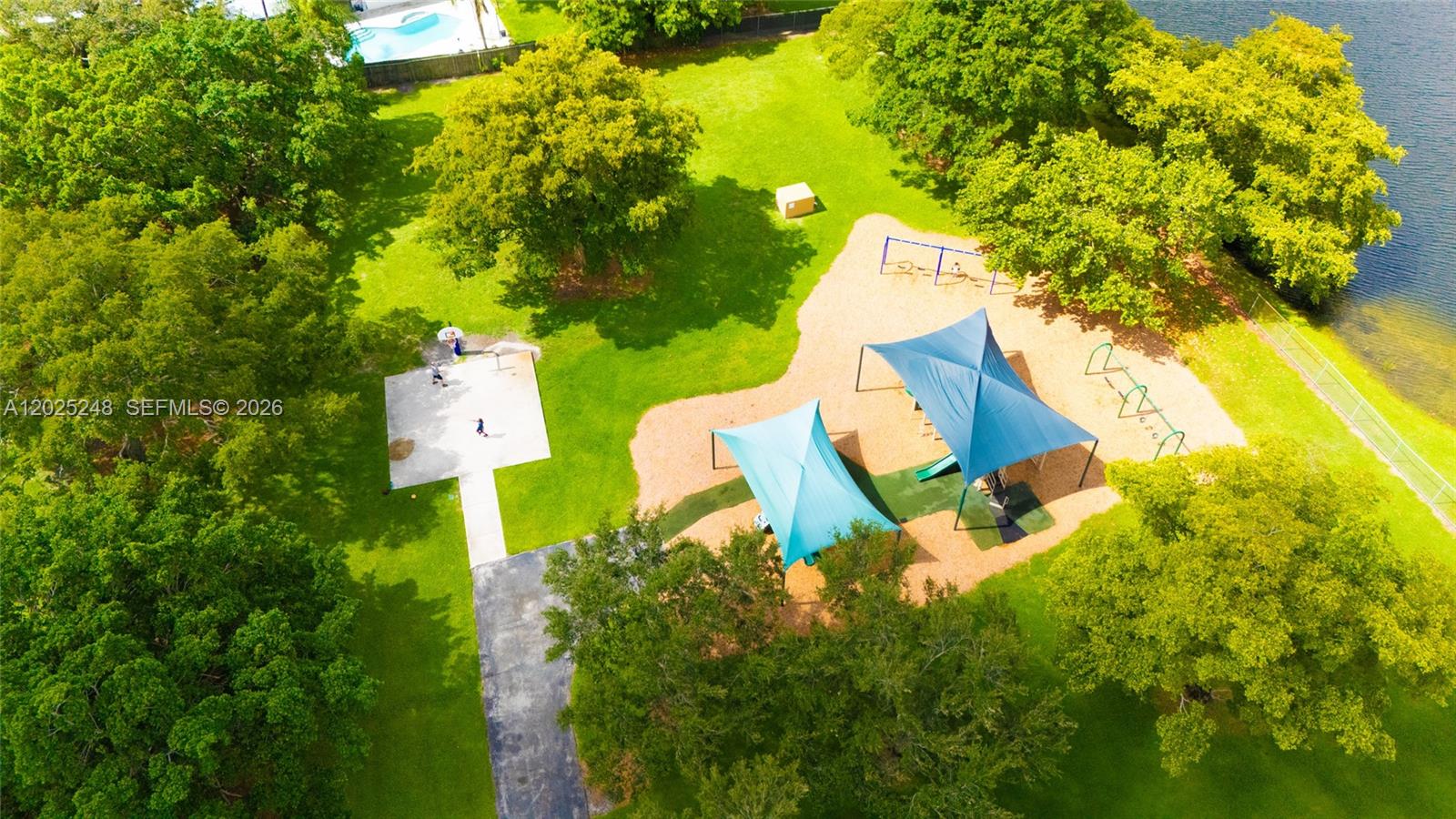 PEMBROKE LAKES SEC 1 - Residential