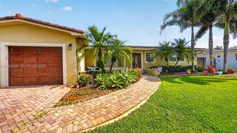 Photo of 10651 NW 19th Pl, Pembroke Pines, FL 33026 (MLS # A12025248)