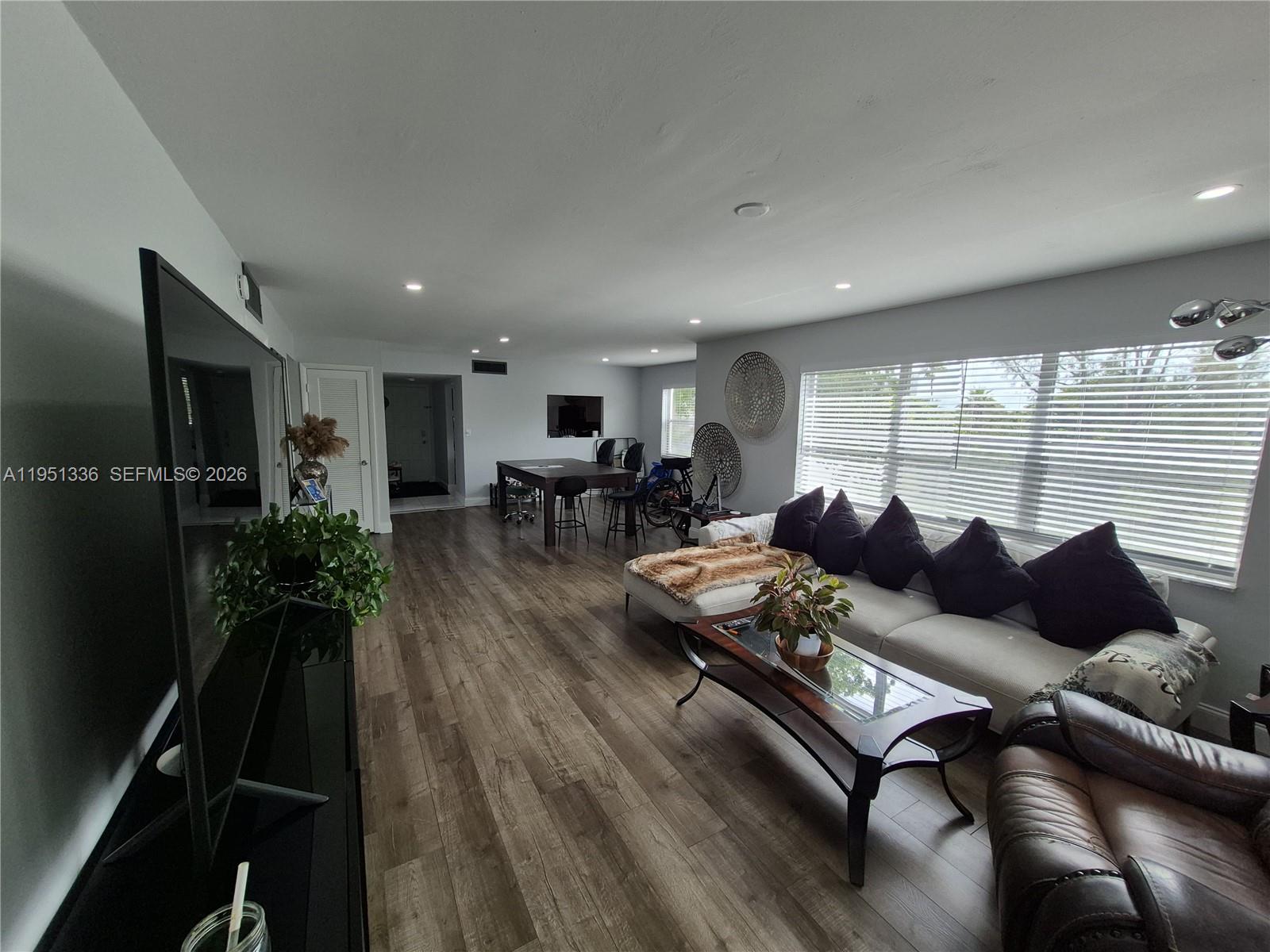 GARDEN LAKES OF INVERRARY - Residential