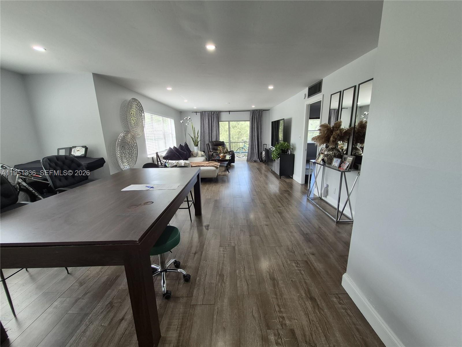 GARDEN LAKES OF INVERRARY - Residential