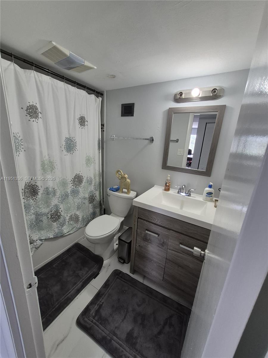 GARDEN LAKES OF INVERRARY - Residential