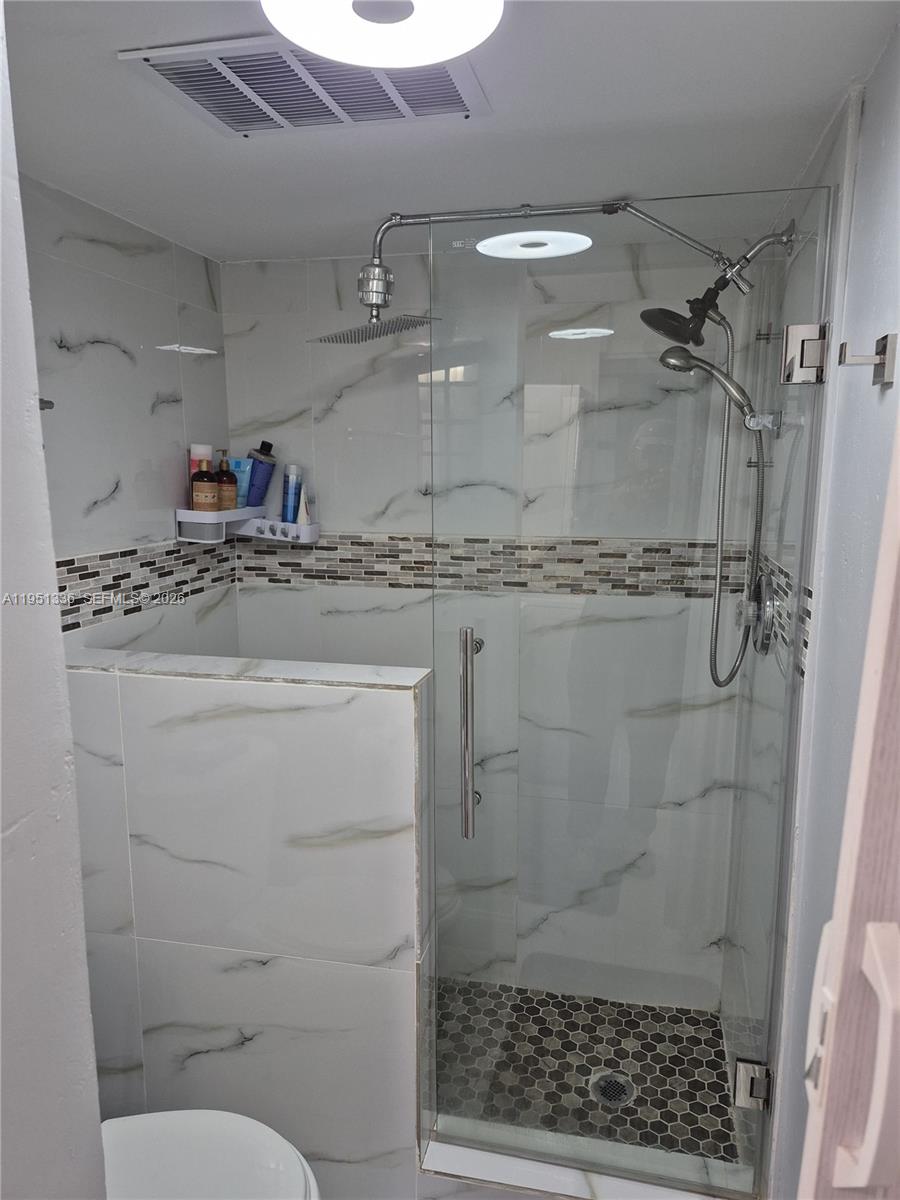 GARDEN LAKES OF INVERRARY - Residential