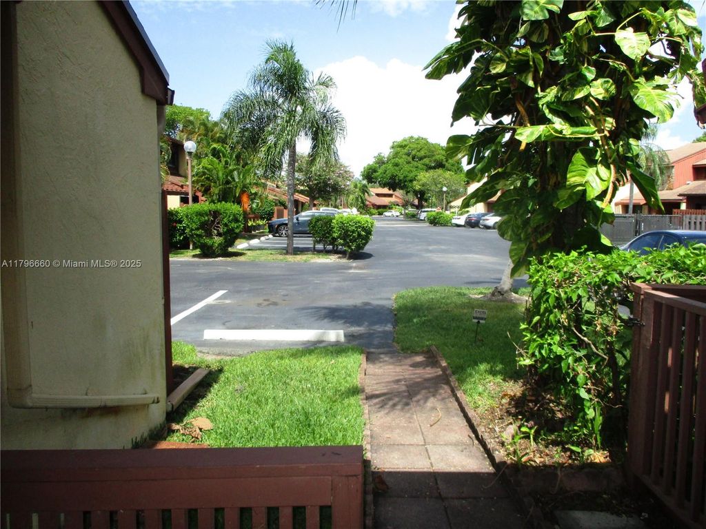 Photo of 424 SE 11th Ter #424, Dania Beach, FL 33004 (MLS # A11796660)