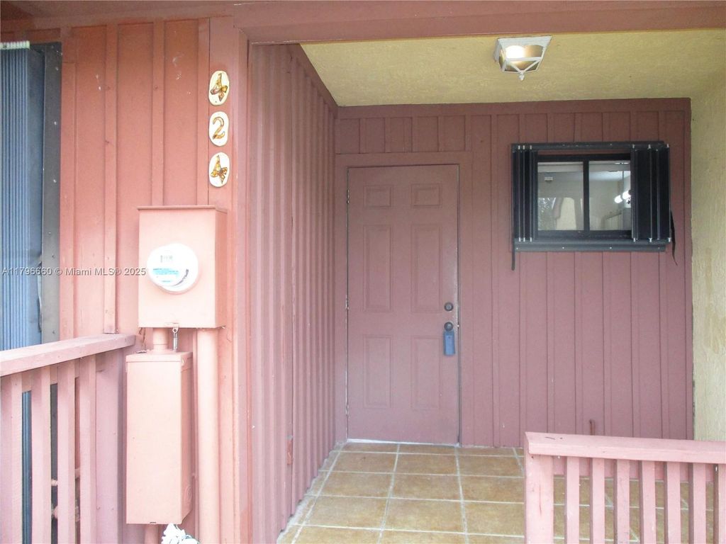 Photo of 424 SE 11th Ter #424, Dania Beach, FL 33004 (MLS # A11796660)