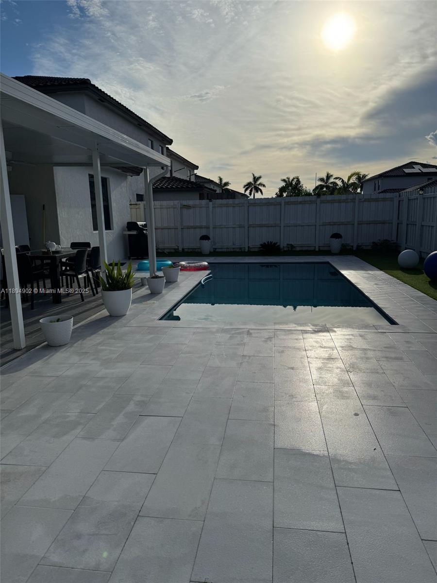 ESTATES AT SILVER PALM - Residential