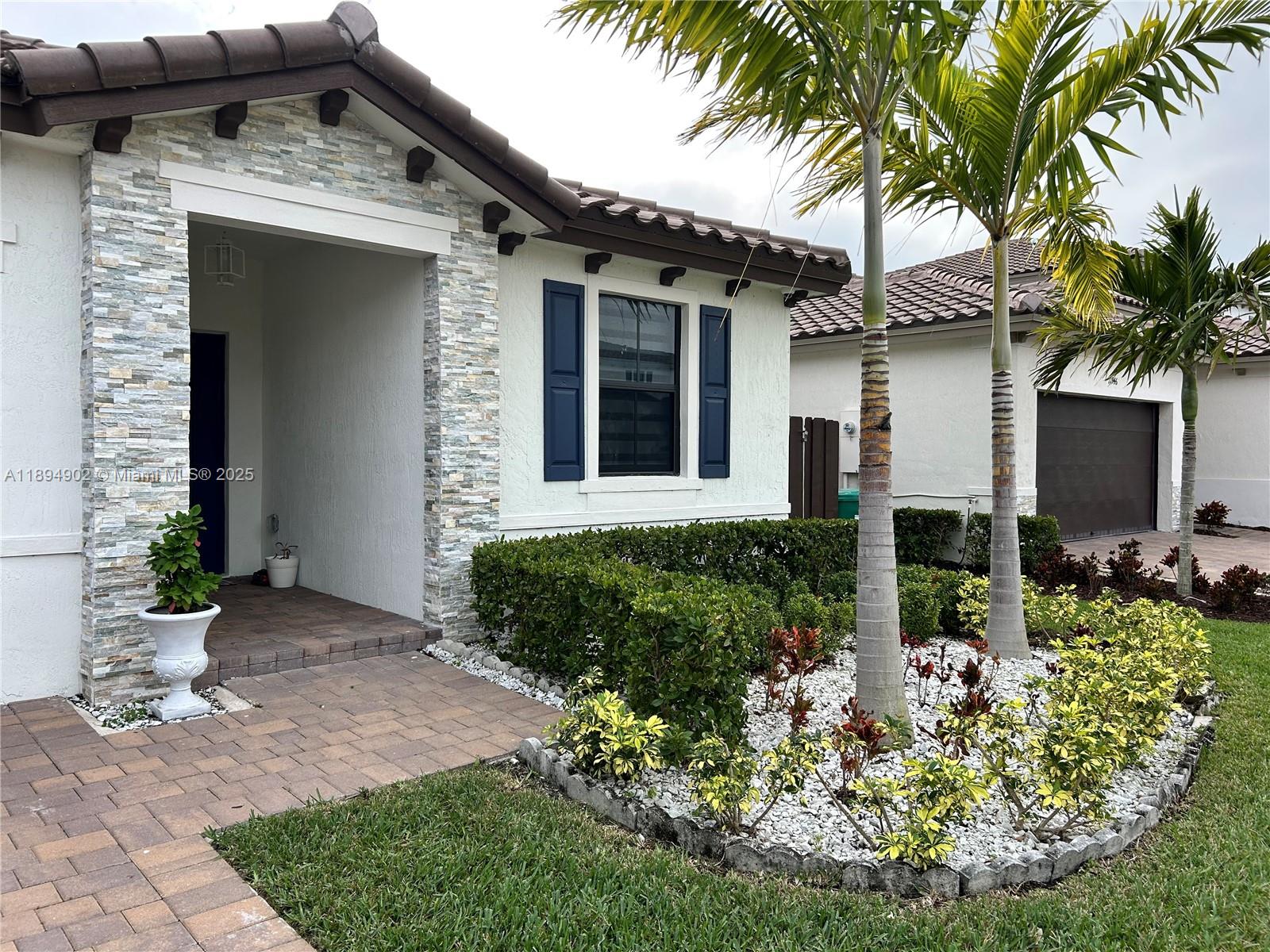 ESTATES AT SILVER PALM - Residential