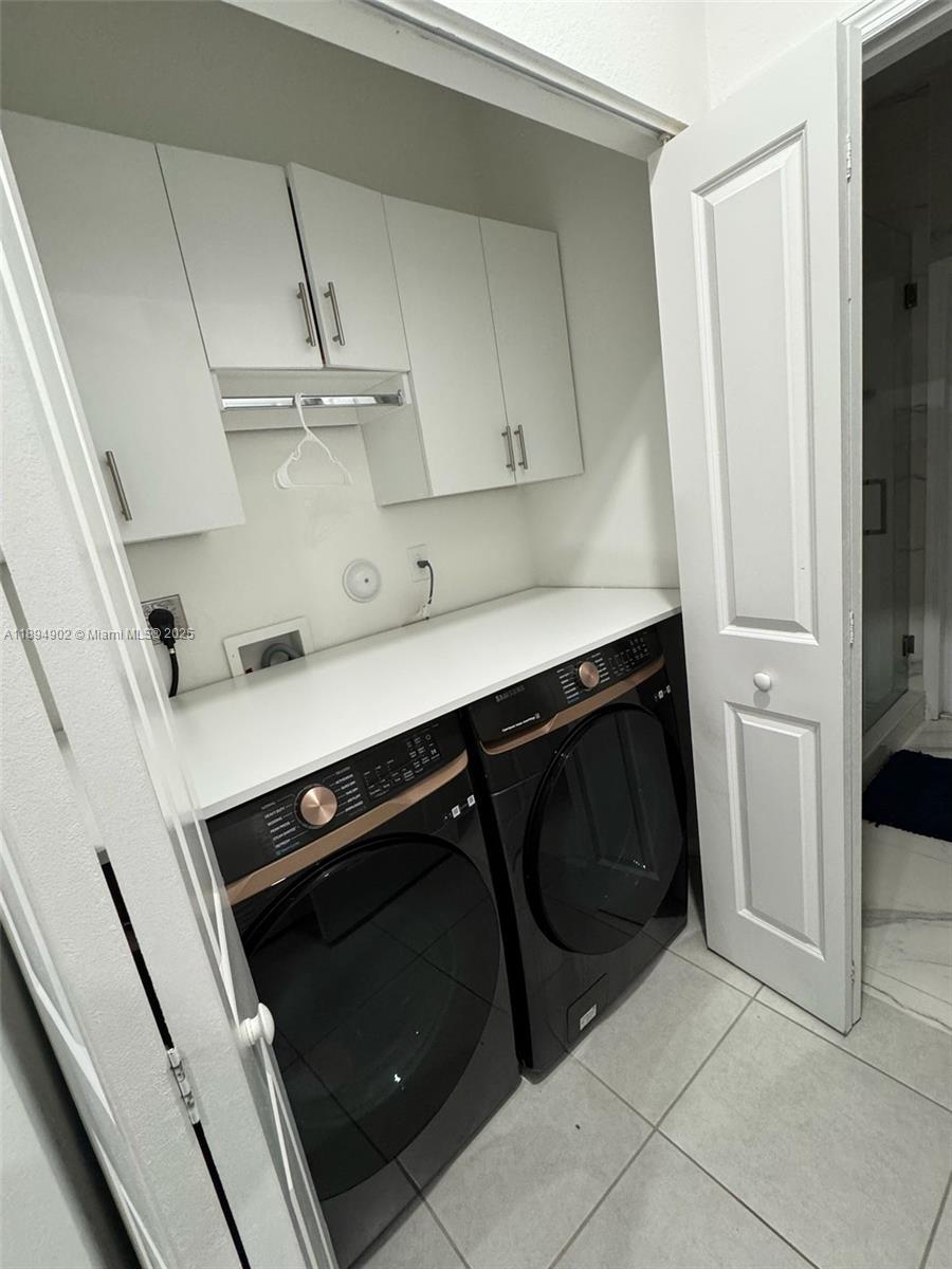 ESTATES AT SILVER PALM - Residential