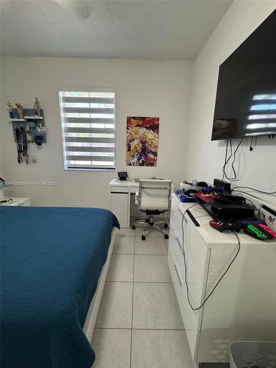ESTATES AT SILVER PALM - Residential