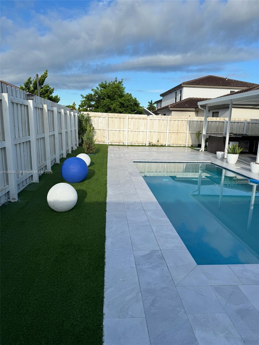 ESTATES AT SILVER PALM - Residential