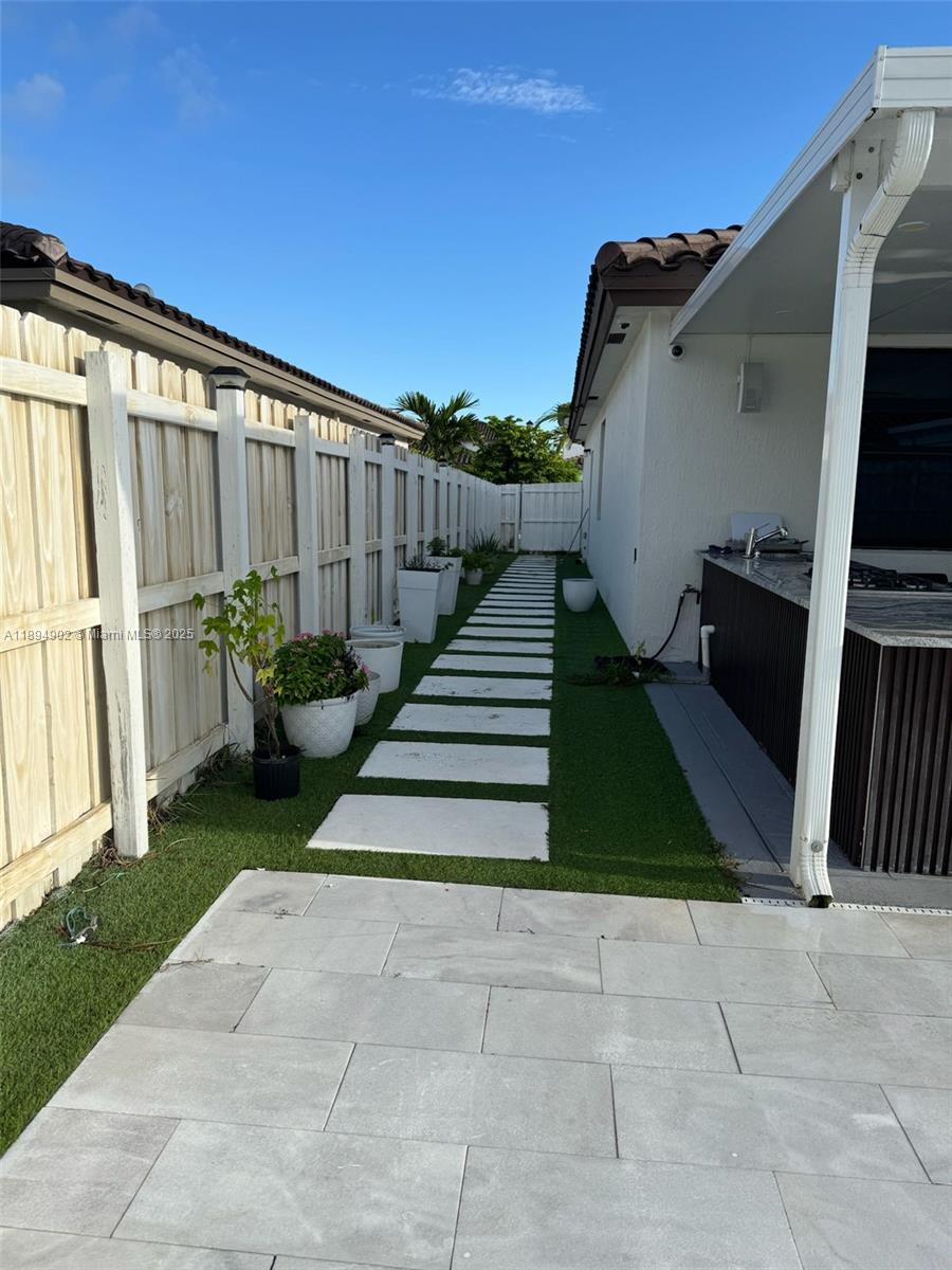 ESTATES AT SILVER PALM - Residential