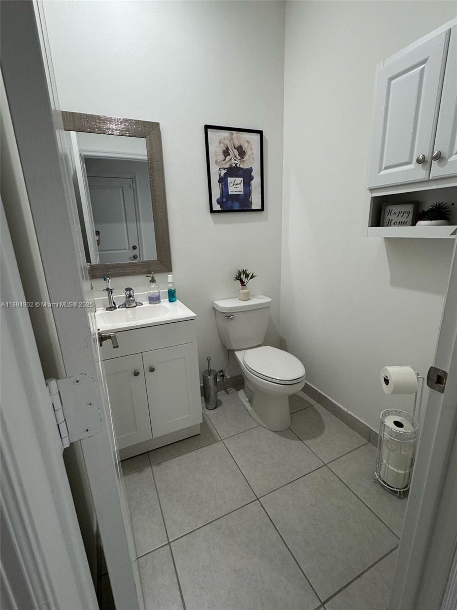 ESTATES AT SILVER PALM - Residential