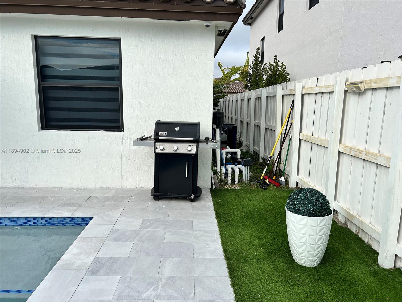 ESTATES AT SILVER PALM - Residential