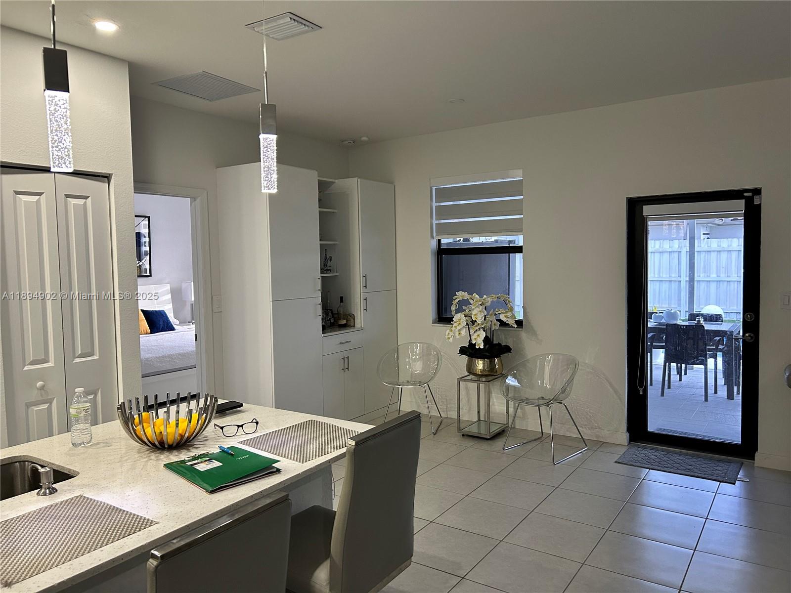 ESTATES AT SILVER PALM - Residential