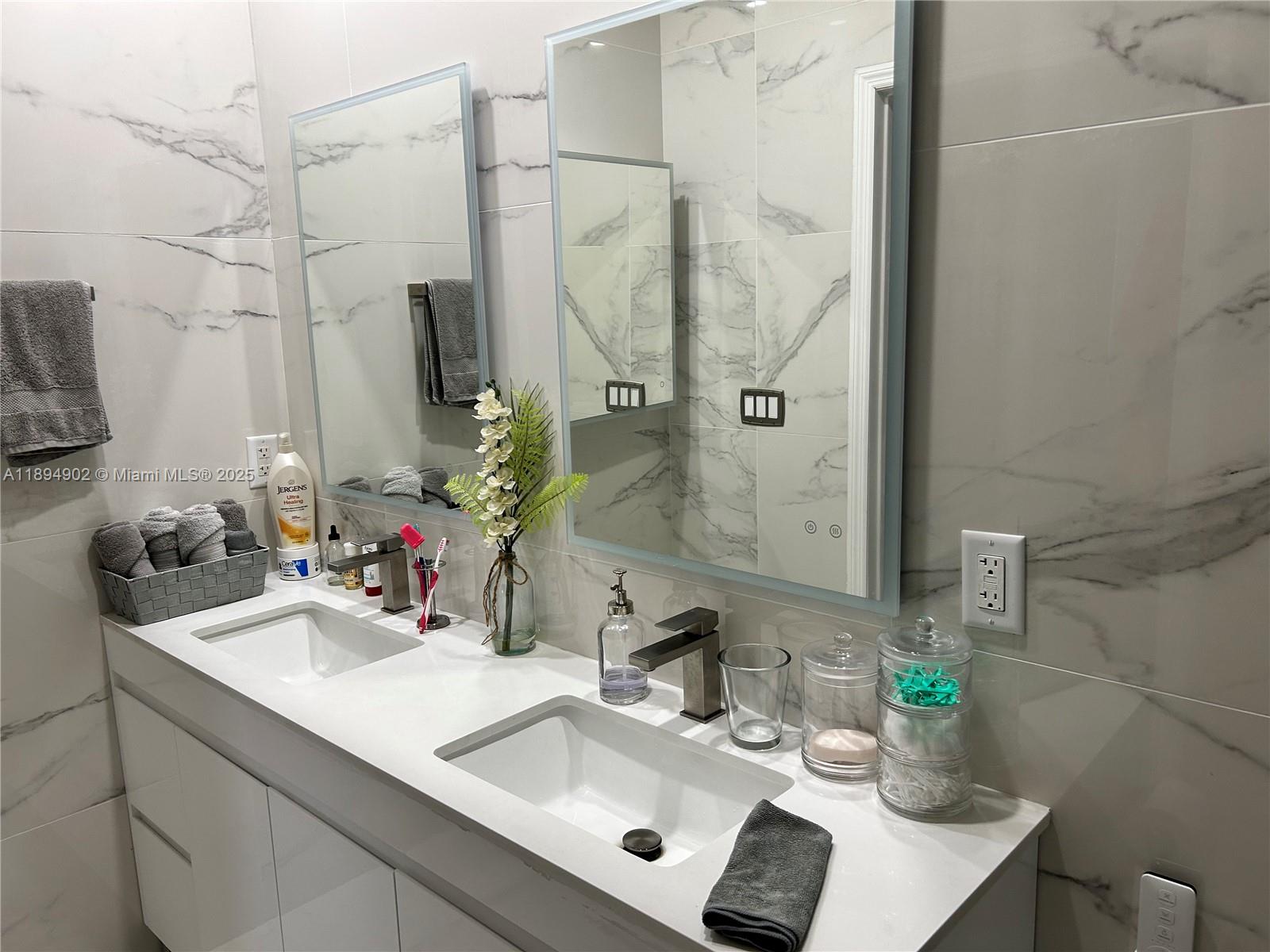 ESTATES AT SILVER PALM - Residential