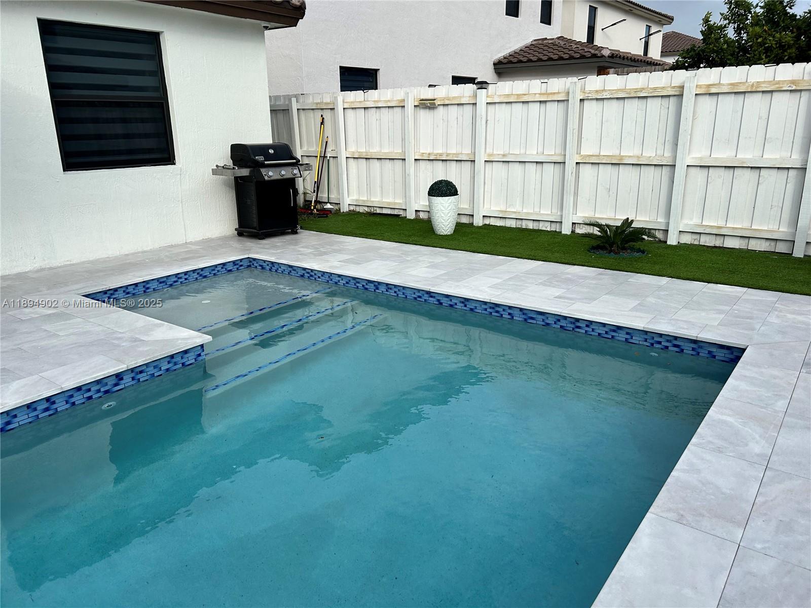 ESTATES AT SILVER PALM - Residential