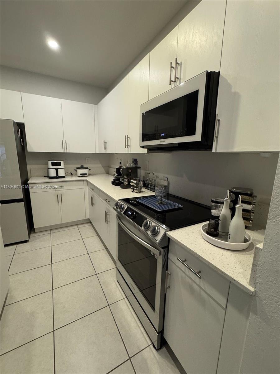 ESTATES AT SILVER PALM - Residential